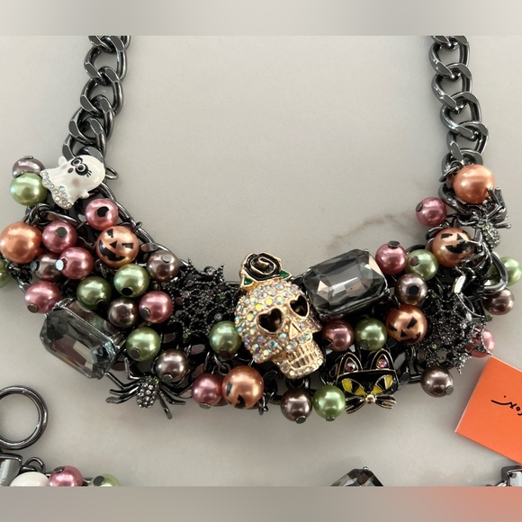 NWT Betsey Johnson Skull Ghost Halloween Statement Necklace - Picture 3 of 4